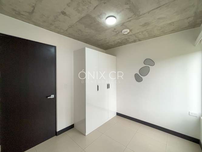HERMOSO APARTAMENTO CONTEMPORÁNEO  EN CURRIDABAT CON BALCÓN - SEMI AMUEBLADO