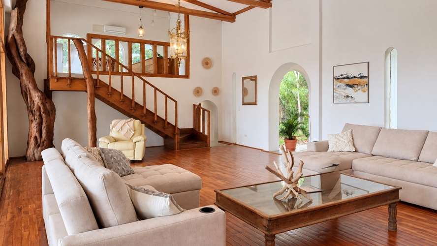 Casa de Lujo Amueblada en Alquiler en Puntarenas | Vista al Océano, Piscina Privada y Naturaleza - Imagen 12