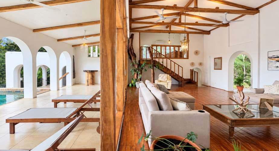 Casa de Lujo Amueblada en Alquiler en Puntarenas | Vista al Océano, Piscina Privada y Naturaleza - Imagen 7