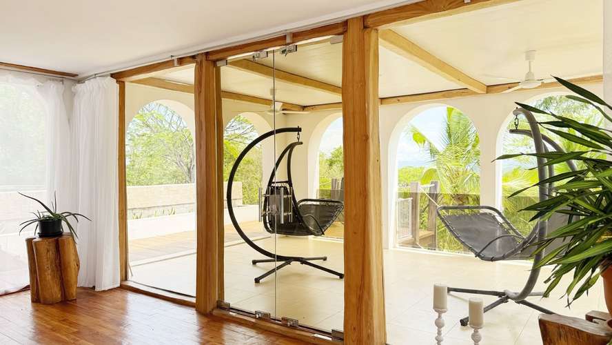 Casa de Lujo Amueblada en Alquiler en Puntarenas | Vista al Océano, Piscina Privada y Naturaleza - Imagen 6