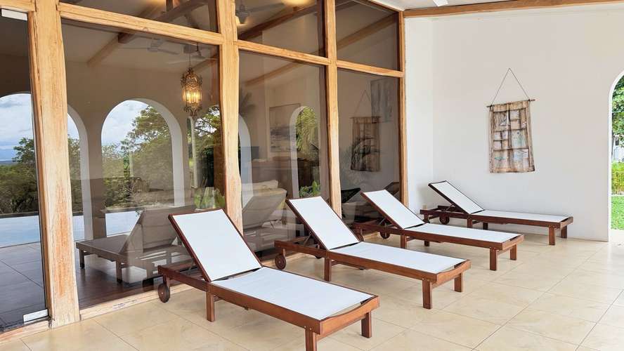 Casa de Lujo Amueblada en Alquiler en Puntarenas | Vista al Océano, Piscina Privada y Naturaleza - Imagen 13