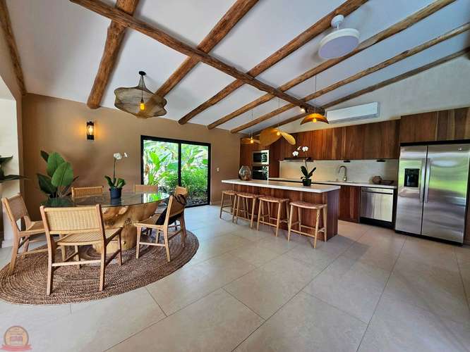 Casa de Lujo para estrenar en Místico Playa Hermosa | Piscina Privada y Vistas al Lago