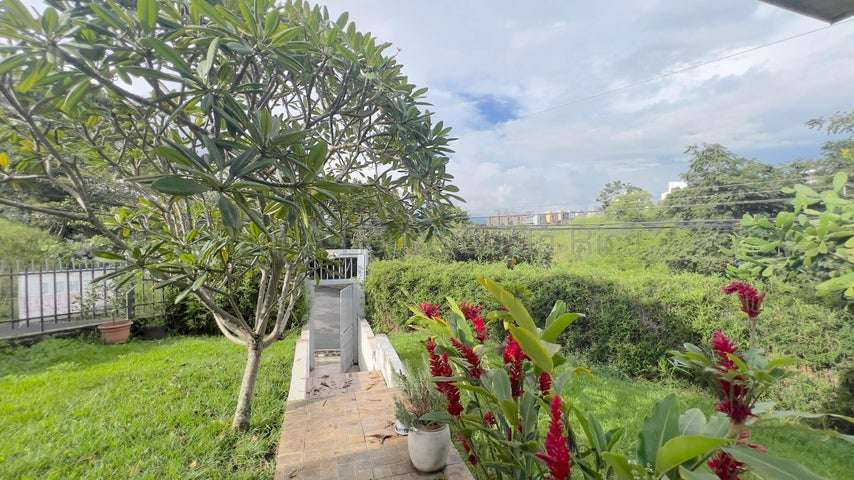 Venta de Lote Esquinero + Casa de una Planta en San Rafael de Escazú-Vista Alegre. 27-849 - Imagen 1