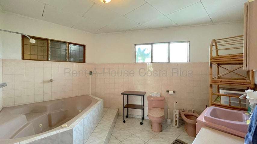 Venta de Lote Esquinero + Casa de una Planta en San Rafael de Escazú-Vista Alegre. 27-849 - Imagen 12