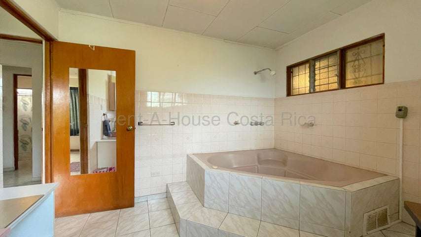 Venta de Lote Esquinero + Casa de una Planta en San Rafael de Escazú-Vista Alegre. 27-849 - Imagen 13