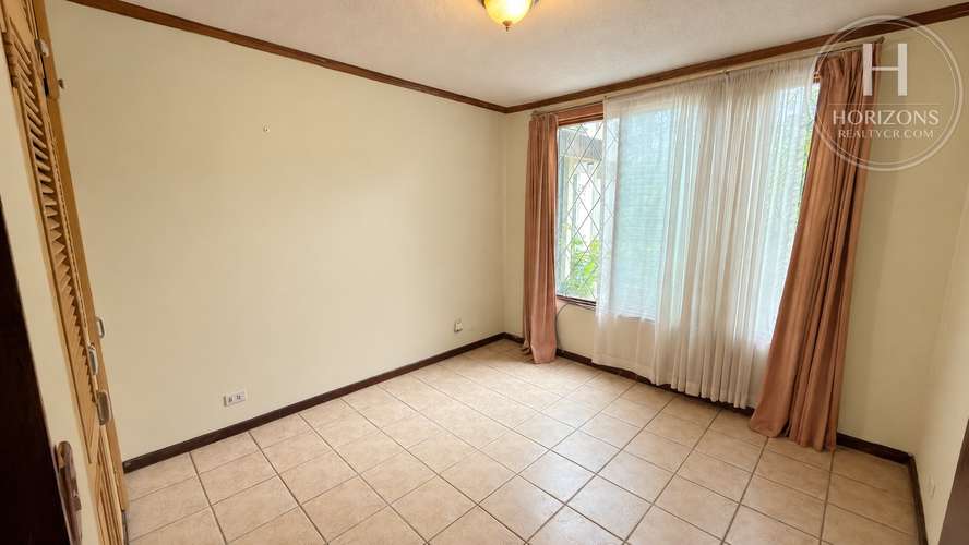 Se Alquila Apartamento en Primer Nivel Barrio Dent 2 Habitaciones mas Oficina Pet Friendly NJA1477JB