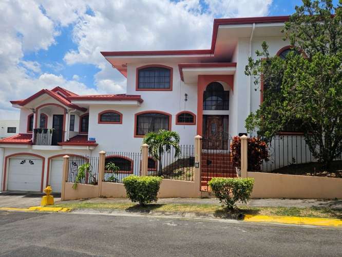 270A / Casa / Venta / Grande / Esquinera / Heredia San Pablo/ Residencial / Segura