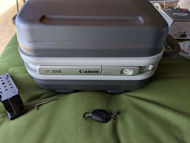 Canon EF 300mm f2.8 II L USM lens / 2x and 1.4x extenders / hard case - Imagen 3