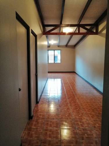 Venta de Casa en Primer Nivel + 2 Apartamentos en Segundo Nivel en Curriabat  - Imagen 5