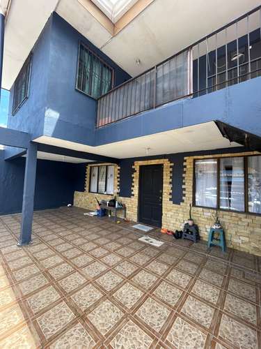 Venta de Casa en Primer Nivel + 2 Apartamentos en Segundo Nivel en Curriabat  - Imagen 1