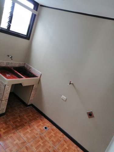 Venta de Casa en Primer Nivel + 2 Apartamentos en Segundo Nivel en Curriabat  - Imagen 6