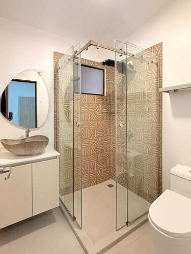 Amplio y moderno apartamento en Sto.Domingo, Heredia,en residencial seg24/7, incluye cable, internet y agua
