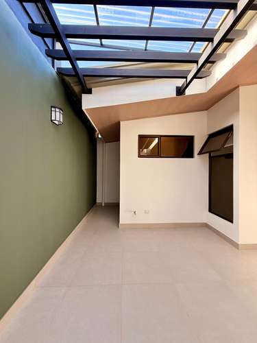 Amplio y moderno apartamento en Sto.Domingo, Heredia,en residencial seg24/7, incluye cable, internet y agua