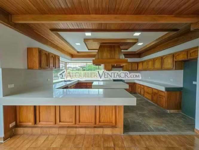 Casa de Un Nivel de 900 m2 y 3.500 m2 de lote con vistas en Escazú - Imagen 5