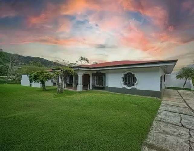 Casa de Un Nivel de 900 m2 y 3.500 m2 de lote con vistas en Escazú - Imagen 3