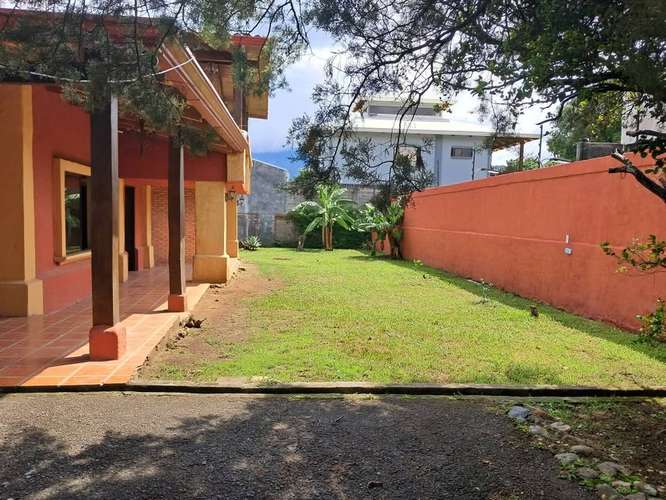 Se alquila Casa Rústica grande, para familia, en Pozos de Santa Ana, excelente ubicación, cerca de Forum 1