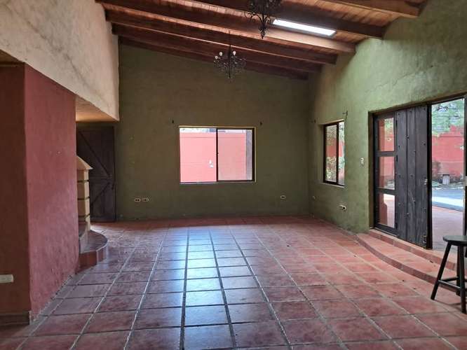 Se alquila Casa Rústica grande, para familia, en Pozos de Santa Ana, excelente ubicación, cerca de Forum 1