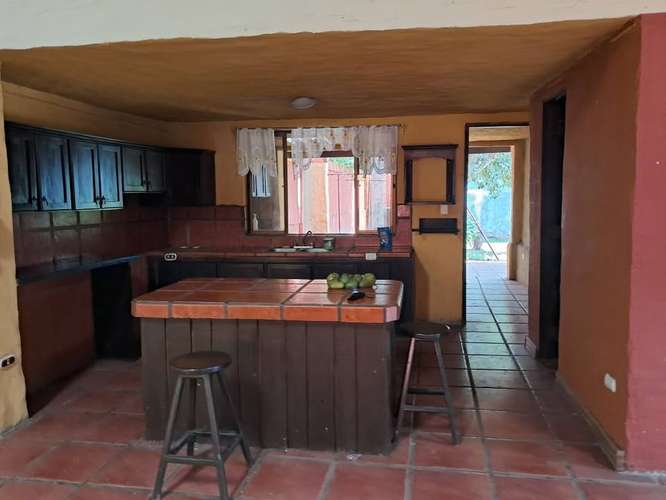 Se alquila Casa Rústica grande, para familia, en Pozos de Santa Ana, excelente ubicación, cerca de Forum 1