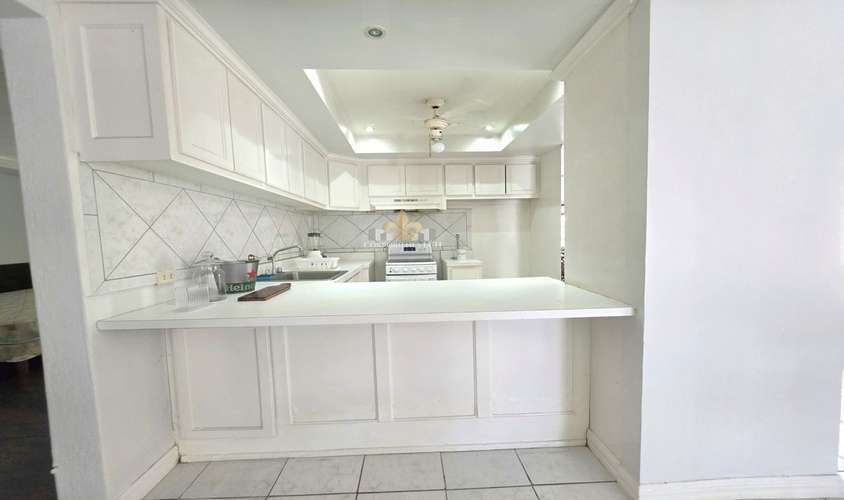 Apartamento moderno de 2 habitaciones en Guachipelín Norte de Escazú, amueblado o sin amueblar, con piscina y jacuzzi