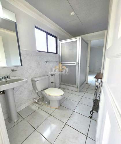 Apartamento moderno de 2 habitaciones en Guachipelín Norte de Escazú, amueblado o sin amueblar, con piscina y jacuzzi