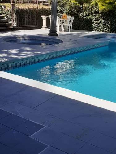 Apartamento moderno de 2 habitaciones en Guachipelín Norte de Escazú, amueblado o sin amueblar, con piscina y jacuzzi