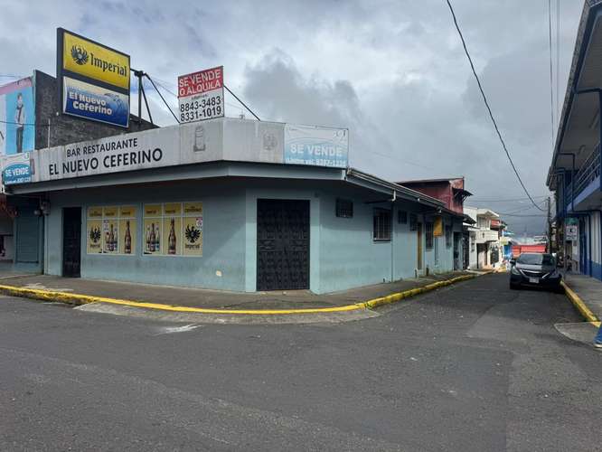 Se vende terreno con negocio comercial - Local esquinero en el centro de Ciudad Quesada
