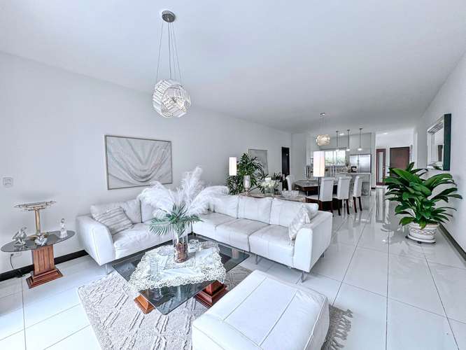 Casa Luz one level home with pool for sale in Escazu - Imagen 11