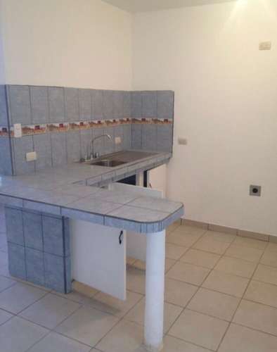 Apartamento construido en cemento en dos plantas  - Imagen 5