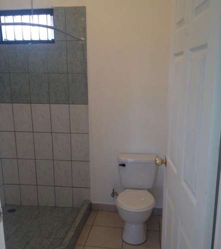 Apartamento construido en cemento en dos plantas  - Imagen 7