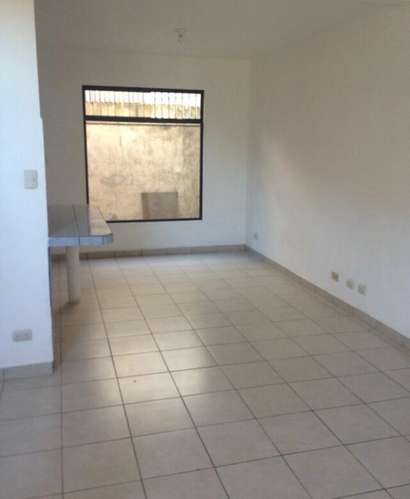 Apartamento construido en cemento en dos plantas  - Imagen 4