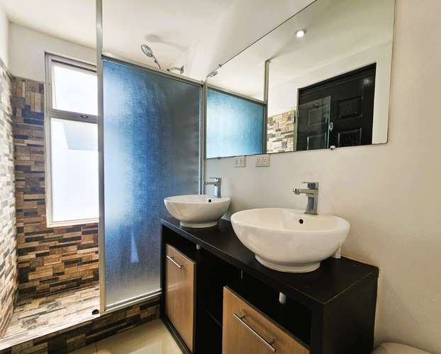 Venta de Apartamento 2 Habitaciones, 2 mezanines, 2 baños completos, 2 parqueos  - Imagen 9