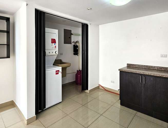 Venta de Apartamento 2 Habitaciones, 2 mezanines, 2 baños completos, 2 parqueos  - Imagen 5