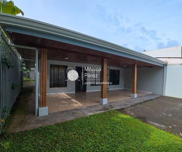 CASA COMPLETAMENTE REMODELADA EN RESIDENCIAL - SARCHÍ