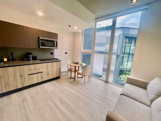 AVENIDA ESCAZU! MODERNO APARTAMENTO AMOBLADO DE 1 HAB/1BAÑO/1PARQUEO