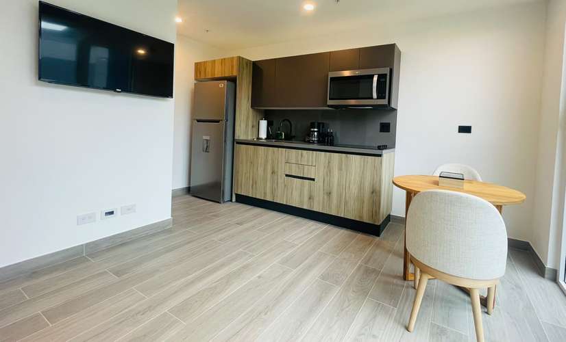 AVENIDA ESCAZU! MODERNO APARTAMENTO AMOBLADO DE 1 HAB/1BAÑO/1PARQUEO