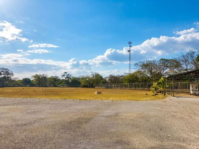 Venta de Propiedad con Helipuerto Excelente Ubicación Comercial - Imagen 7