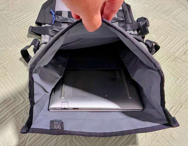 Mochila Chrome Industries Barrage Cargo 22L Impermeable - Casi Nueva