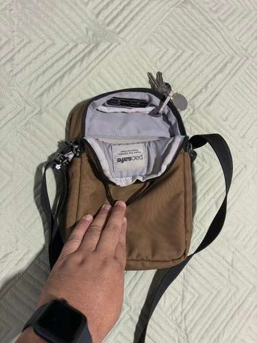 Bolso Crossbody Antirrobo Pacsafe Metrosafe X Compact - Tan