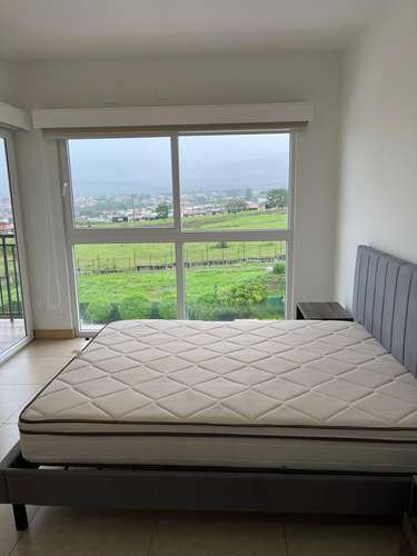 Apartamento en alquiler en Heredia, La Aurora: 2 habitaciones, línea blanca, con balcón y piscina