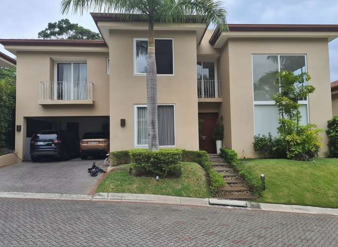 Joboncillos Montearroyo, amplia-lujosa, L. Blanca, 4 hab, 4.5 baños, 4 párqueos, terraza-patio, amenidades.