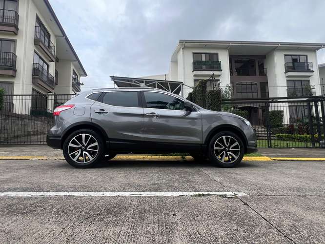 NISSAN QASHQAI 2015 – FULL EXTRAS – 4X4 - Imagen 6