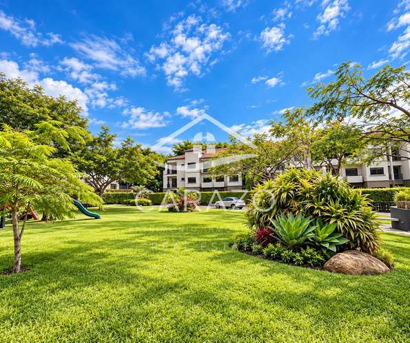 Hermoso Penthouse en alquiler en Condominio Montesol, Santa Ana