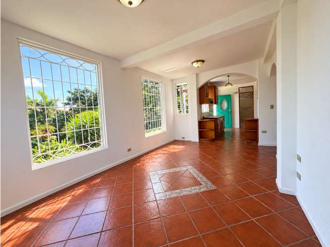 Alquiler Casa Ciudad Colón | 3 habitaciones, Patio