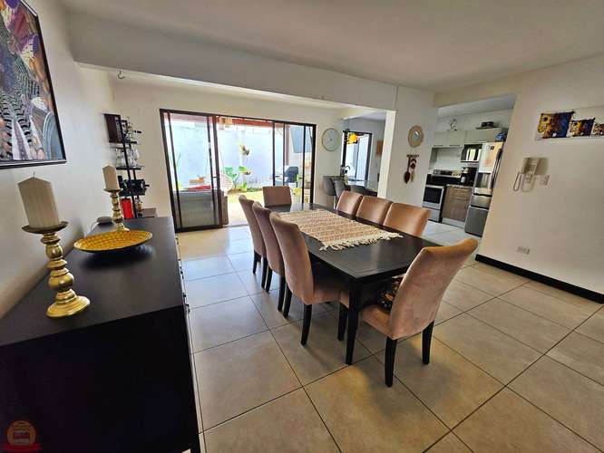 Casa en Venta en Condominio Avenir, Santo Domingo de Heredia | 3 Dormitorios + Oficina | $298.000