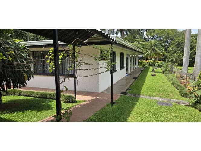 Casa en alquiler en Heredia, Belèn. Residencial privado PVV