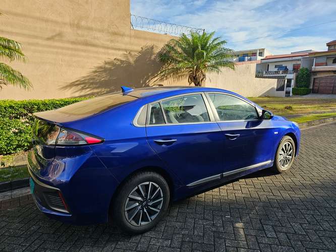 Vehículo eléctrico excelente y accesible