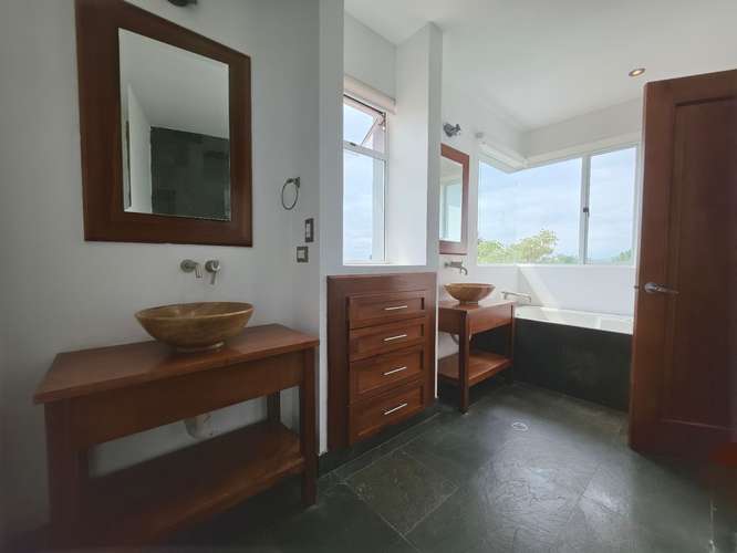 Alquiler de Casa de Lujo de 550 m² con Terrazas y Vistas | Guchipelin Norte Escazú - Imagen 17