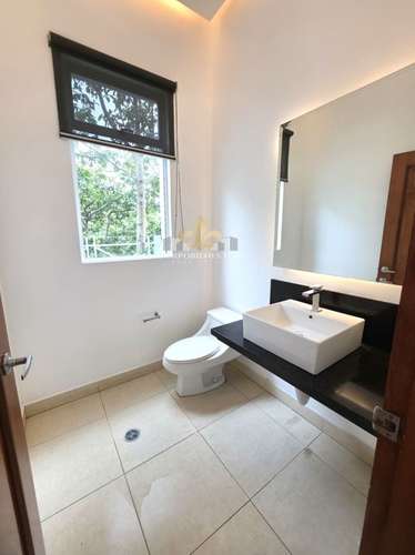 Alquiler de Casa de Lujo de 550 m² con Terrazas y Vistas | Guchipelin Norte Escazú - Imagen 2