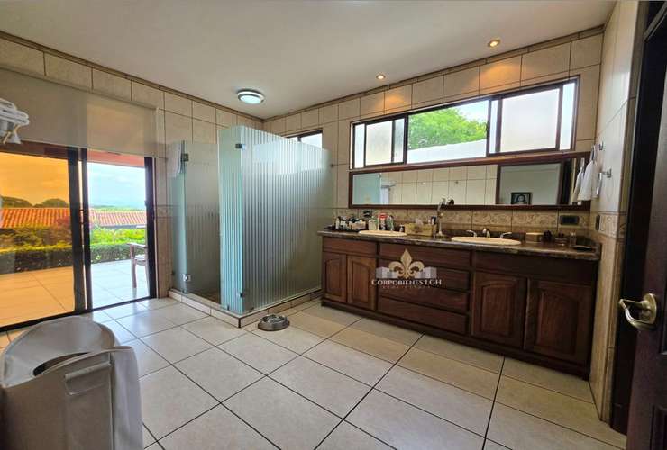 Casa independiente en Guachipelín Norte de Escazú: disfrute de atardeceres inolvidables. - Imagen 14
