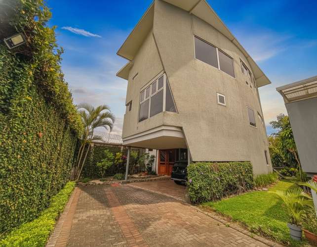 Condo Contemporáneo de 432 m2 con vista en Guachipelín Escazú - Imagen 4
